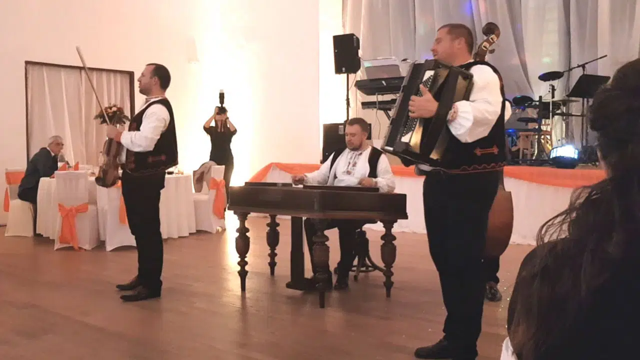 cimbalovka tomáša uličného hrá na svadbe